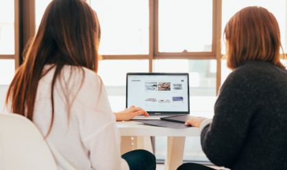 Empresas nos EUA começam a planejar ações com foco em funcionárias na menopausa