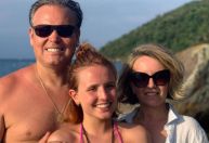 Pais de Larissa Manoela colocam mansão para alugar por R$ 25 mil, diz jornal