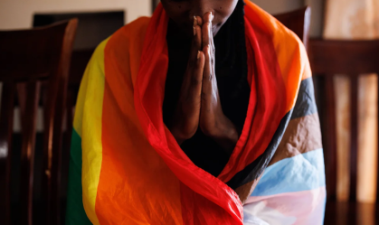 Dois homens acusados de "homossexualidade agravada" podem ser condenados à morte em Uganda