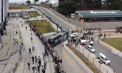 Ônibus do Atlético-MG chega à Arena MRV