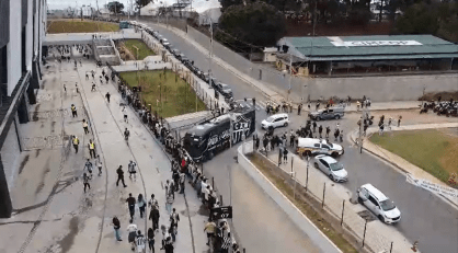 Ônibus do Atlético-MG chega à Arena MRV