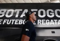 Ônibus do Botafogo é apedrejado por torcedores do Fluminense, e clubes se manifestam