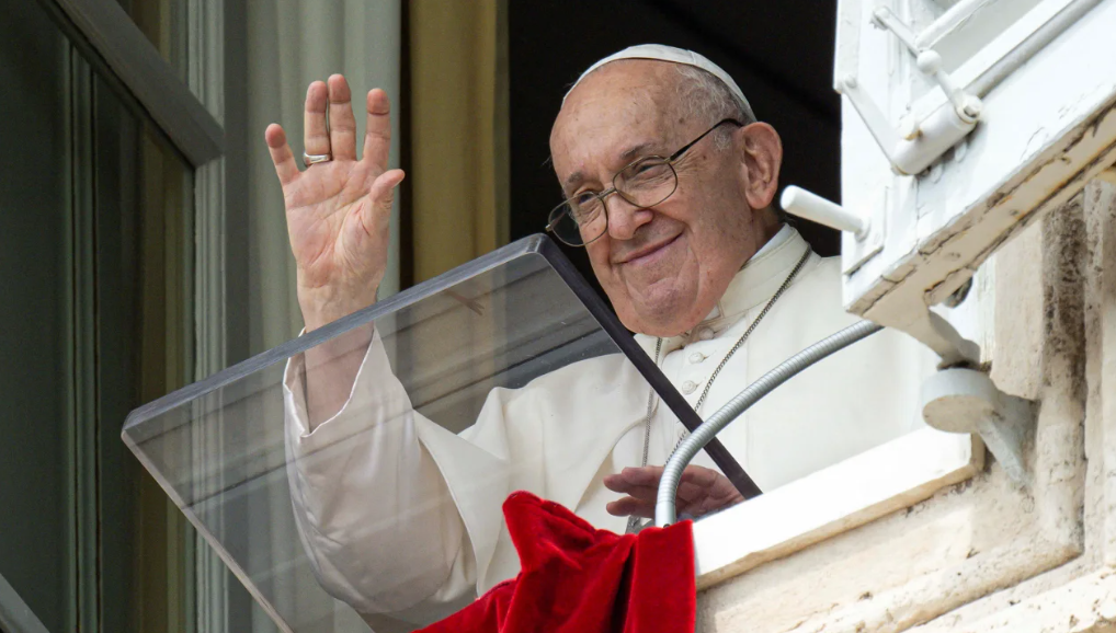 papa francisco janela do vaticano
