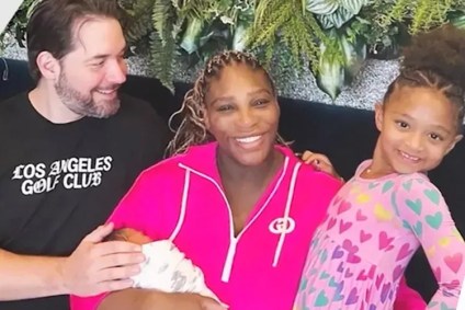 Serena Williams e o marido Alexis Ohanian, com as filhas Olympia e Adira