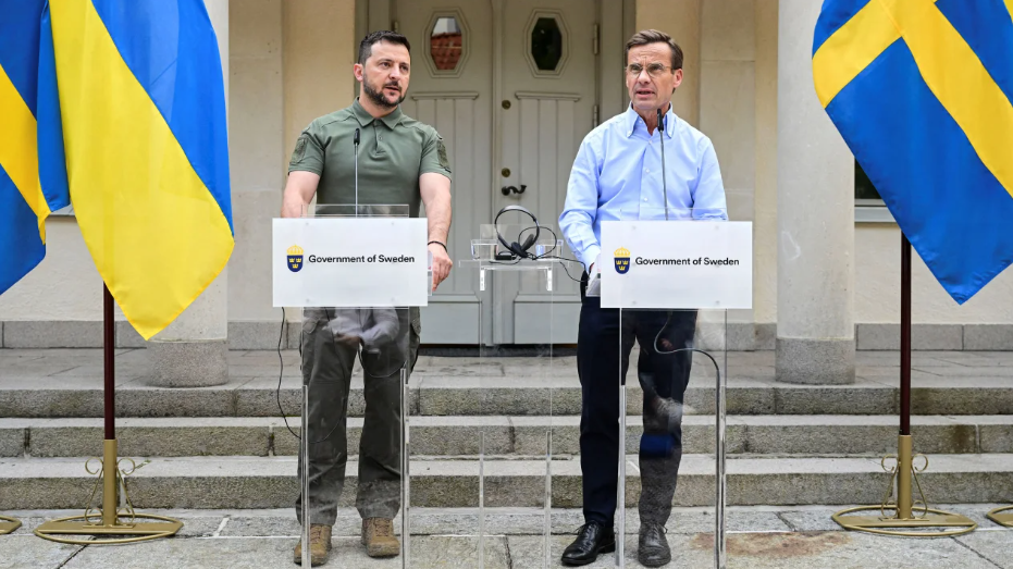O presidente ucraniano, Volodymyr Zelenskiy, encontra-se com o primeiro-ministro sueco, Ulf Kristersson, em Harpsund, na Suécia / Jonas Ekstromer/Agência de Notícias TT/Reuters