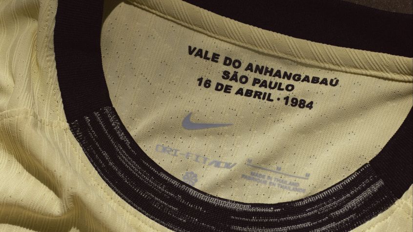 Inscrição interna da camisa lembra data e local do comício mais famoso das "Diretas Já" / Divulgação/Nike