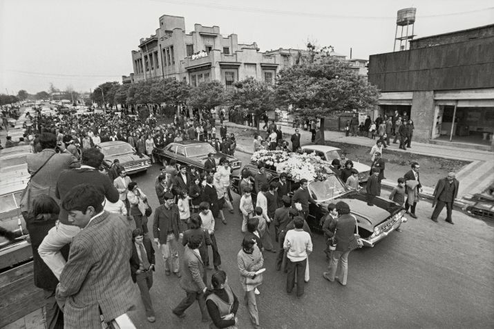 Parte dos presentes faziam parte da União Popular, coalizão de partidos que elegeu Salvador Allende em 1970, incluindo o Partido Comunista ao qual pertencia Pablo Neruda / Evandro Teixeira/Acervo IMS