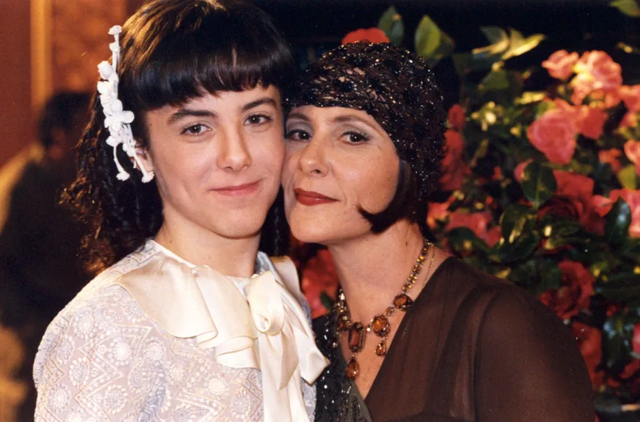 Kayky Brito (Bernadete) e Elizabeth Savala (Jezebel) em "Chocolate com Pimenta". / Renato Rocha Miranda/Globo