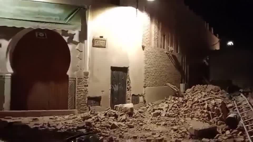 Forte terremoto reduz edifícios a escombros em Marrakech, no Marrocos