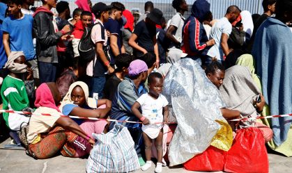 Ilha italiana com 6 mil habitantes recebe mais de 7 mil migrantes em 48 horas