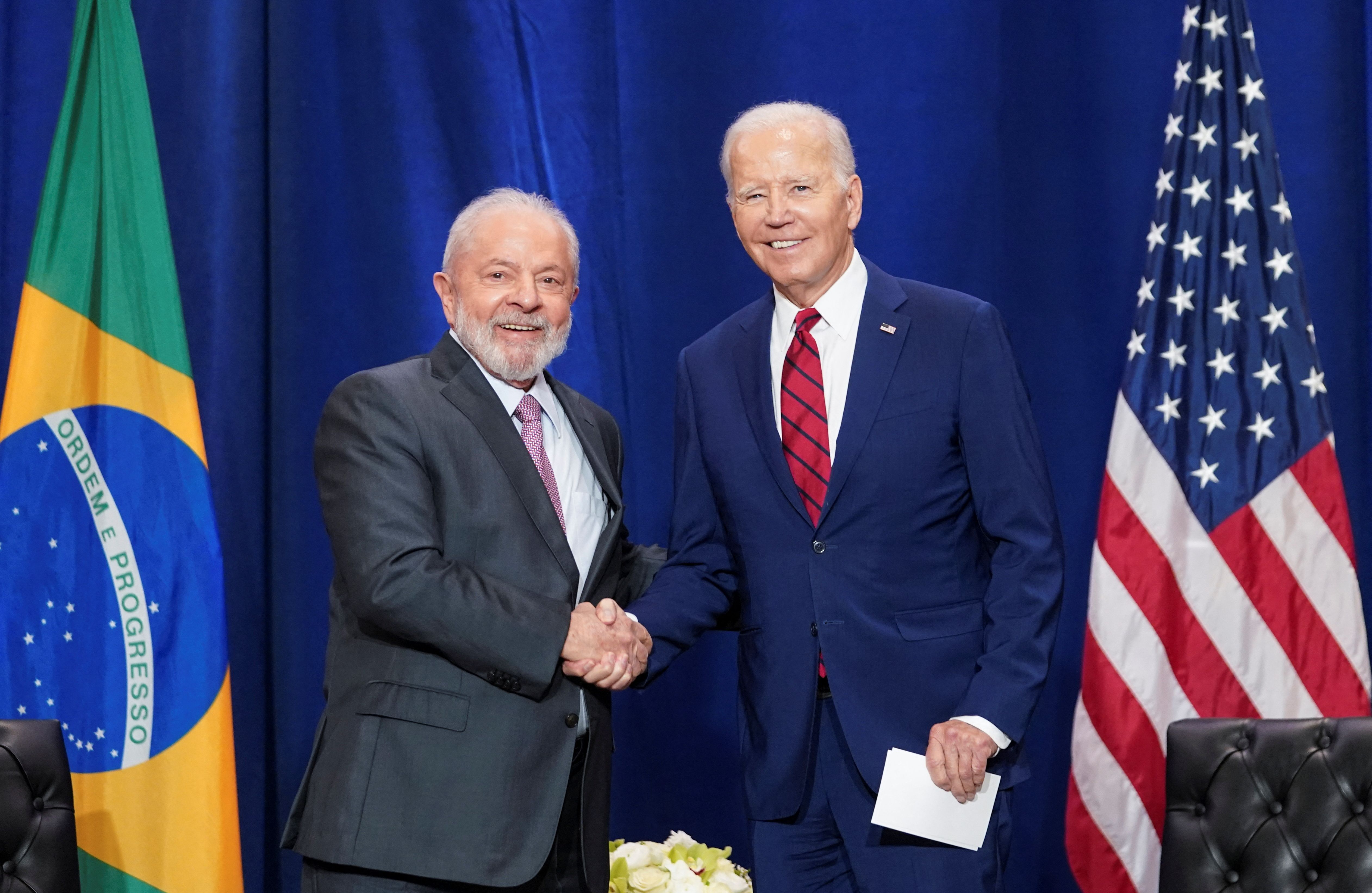 Presidente dos EUA, Biden, se encontra com o presidente do Brasil, Lula, durante a AGNU na cidade de Nova York