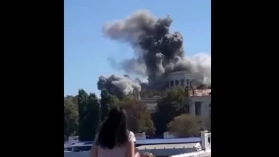 Eyewitness video shows moment missile strikes Russian naval HQ in Sevastopol