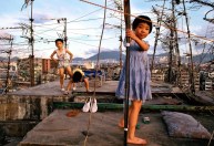 O que esta foto divertida revela sobre a infame “Cidade Murada” de Hong Kong