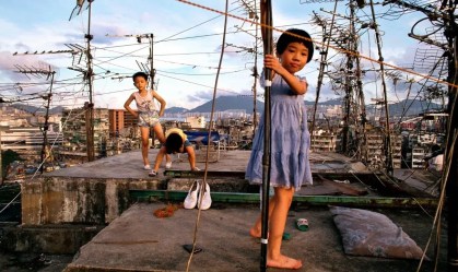 O que esta foto divertida revela sobre a infame “Cidade Murada” de Hong Kong