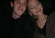 Ariana Grande pede o divórcio de Dalton Gomez após dois anos de casamento