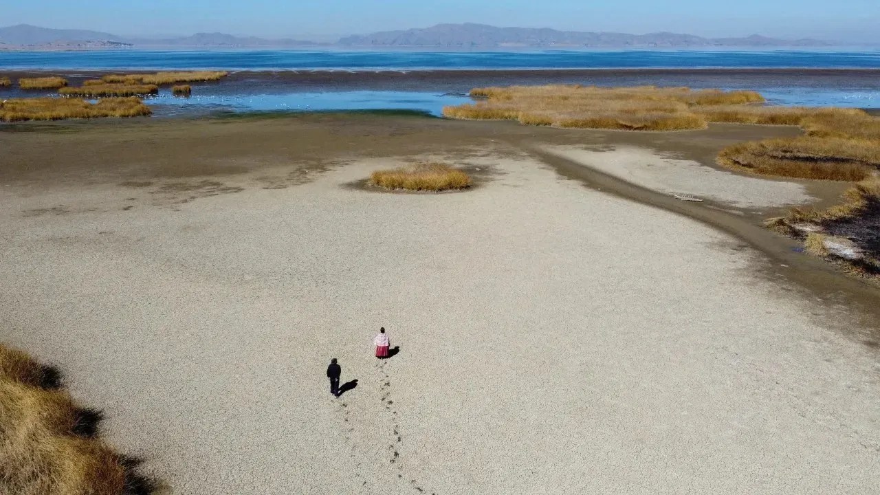 A redução do nível de água no lago Titicaca afeta a pesca, a agricultura e o turismo / Claudia Morales/Reuters/CNNe