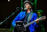 Jack Sonni, guitarrista do Dire Straits, morre aos 68 anos