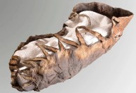 Arqueólogos descobrem sapato de criança de 2 mil anos com cadarços intactos