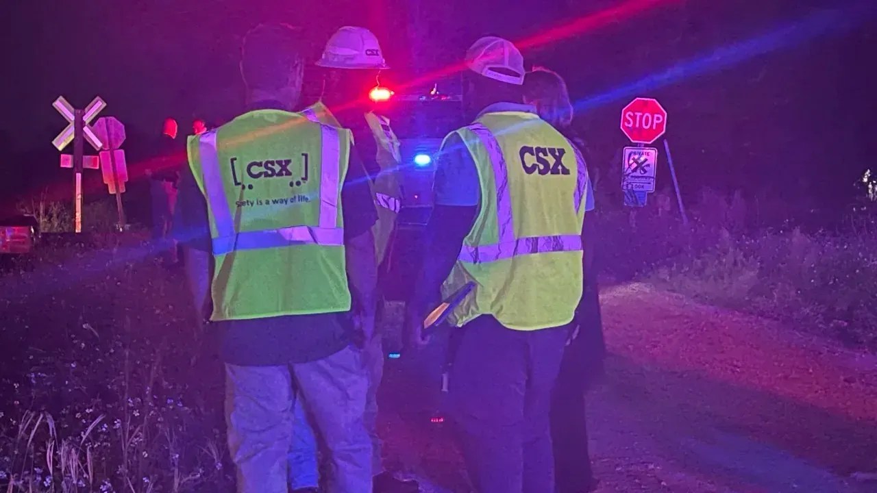 Acidente entre trem e SUV deixou seis mortos nos EUA