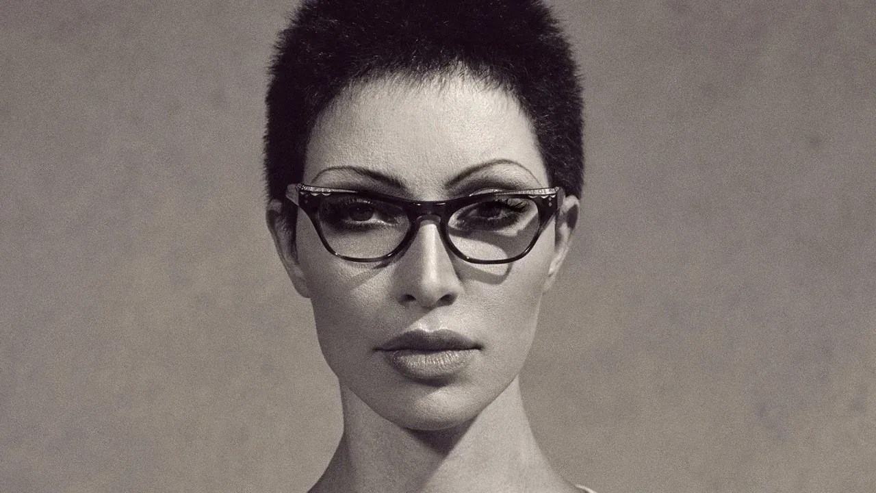 230926102145-02b-lotw-kim-kardashian-buzz-cut