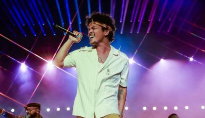 Bruno Mars se apresentando no The Town em setembro de 2023, em São Paulo