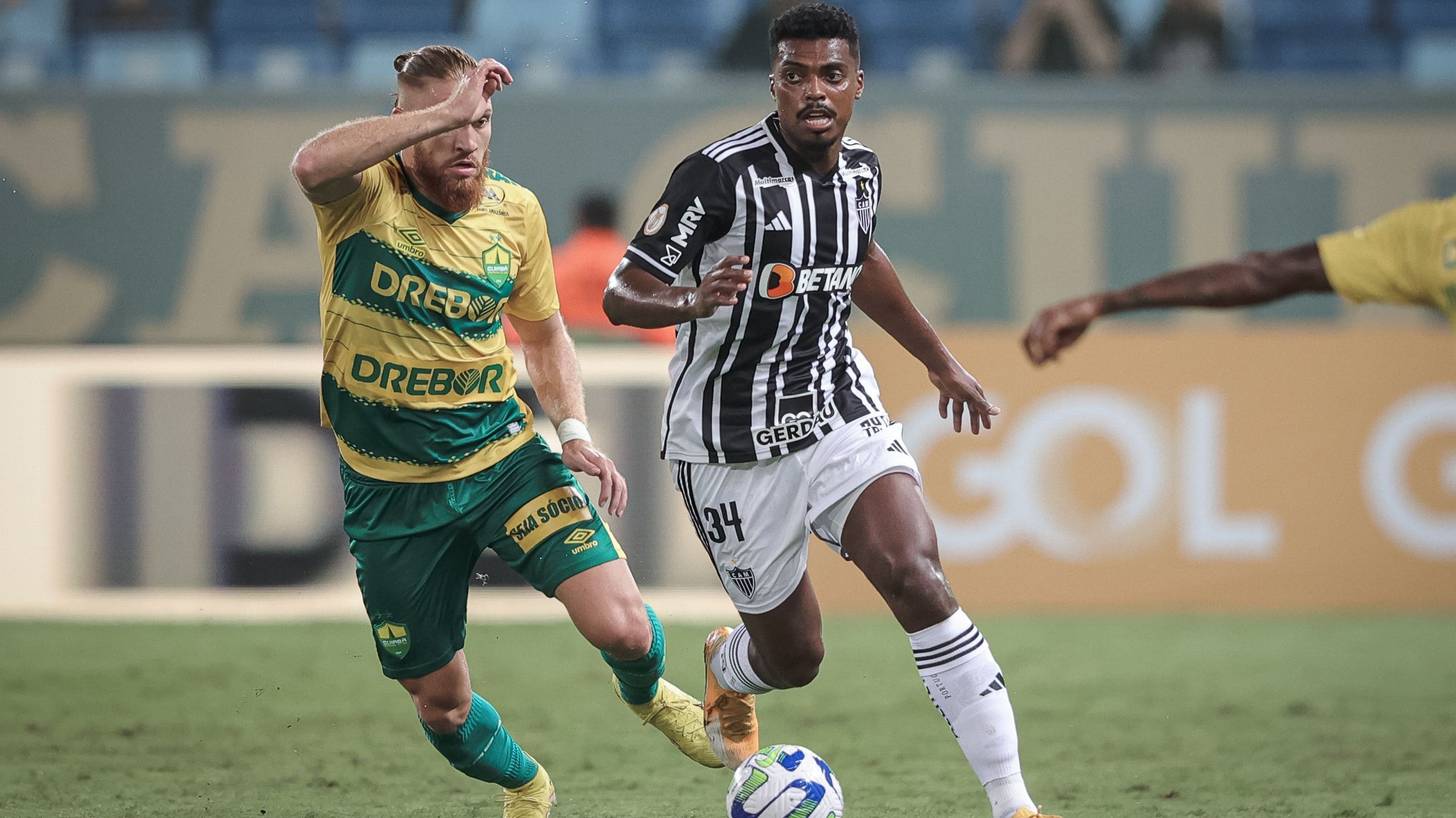 Cuiabá e Atlético-MG em partida do primeiro turno do Brasileirão
