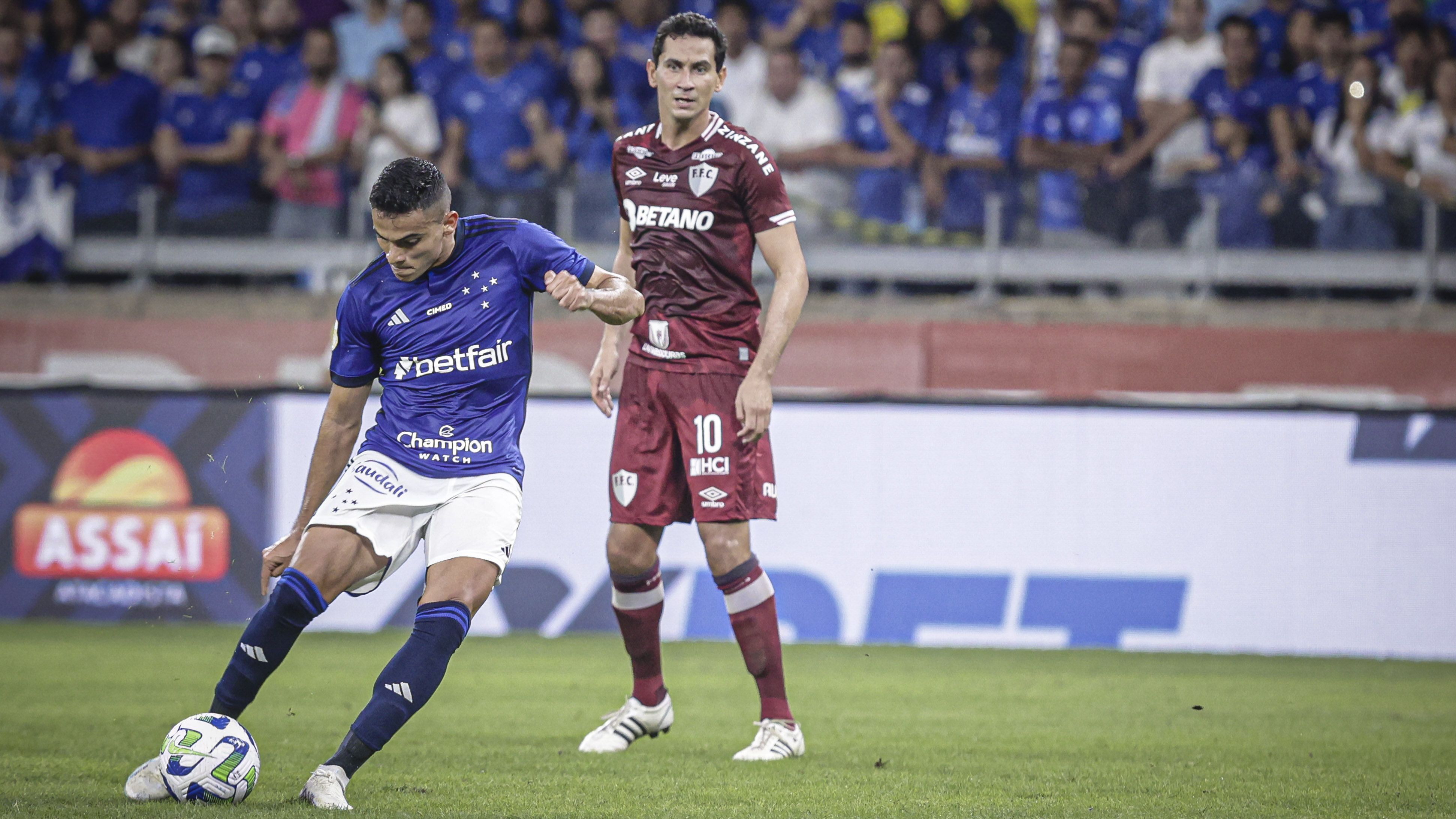 Cruzeiro e Fluminense em partida do primeiro turno do Brasileirão