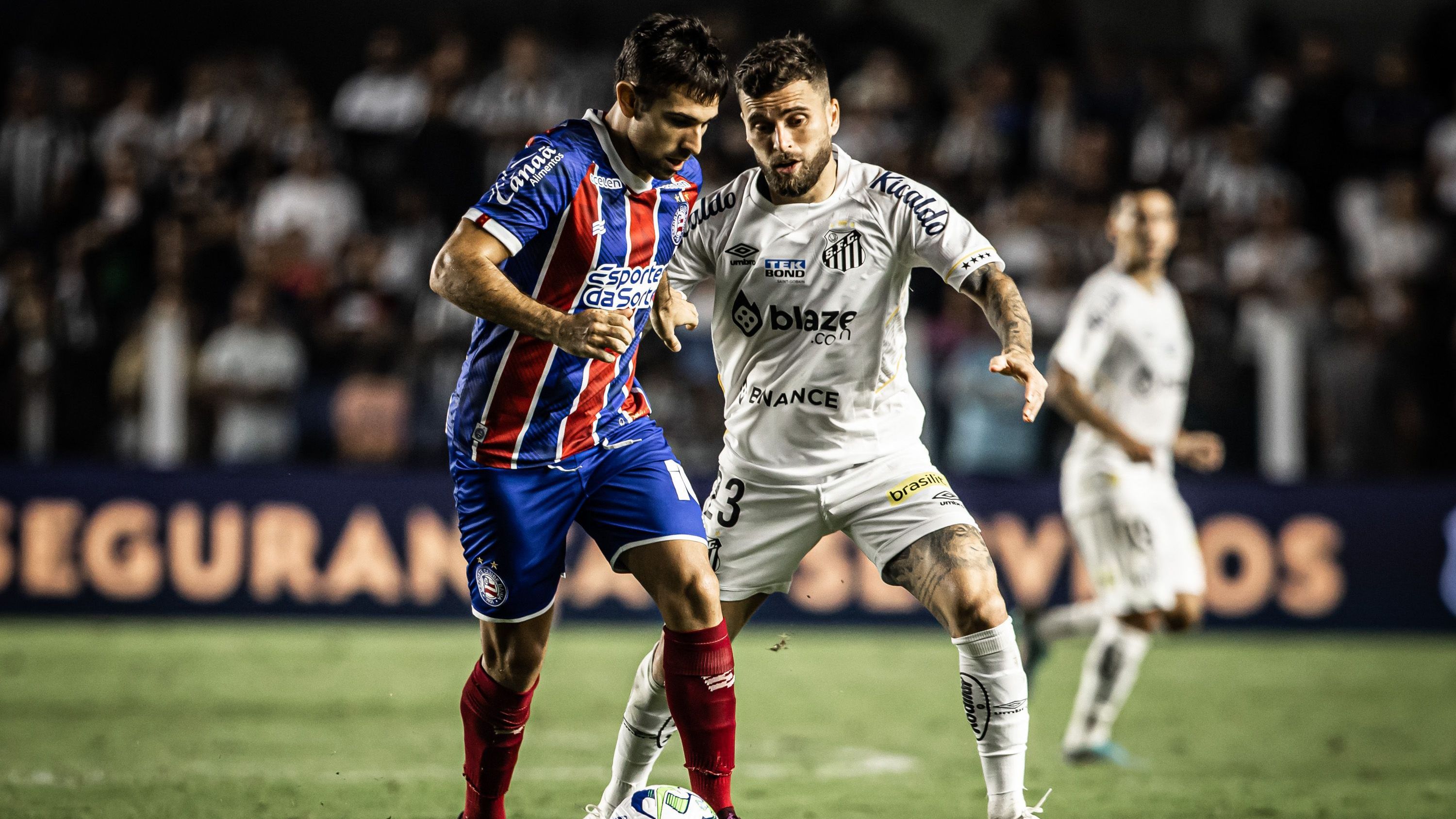 Santos e Bahia em partida do primeiro turno do Brasileirão