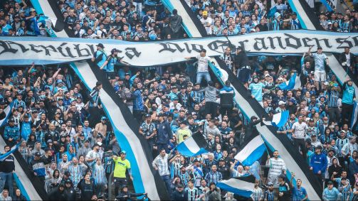 Torcida do Grêmio em jogo da equipe na Arena, em Porto Alegre