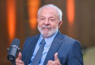 Lula permanece internado e tem dia estável, informa boletim médico