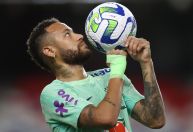 Neymar dá susto em treino da Seleção Brasileira, mas não preocupa