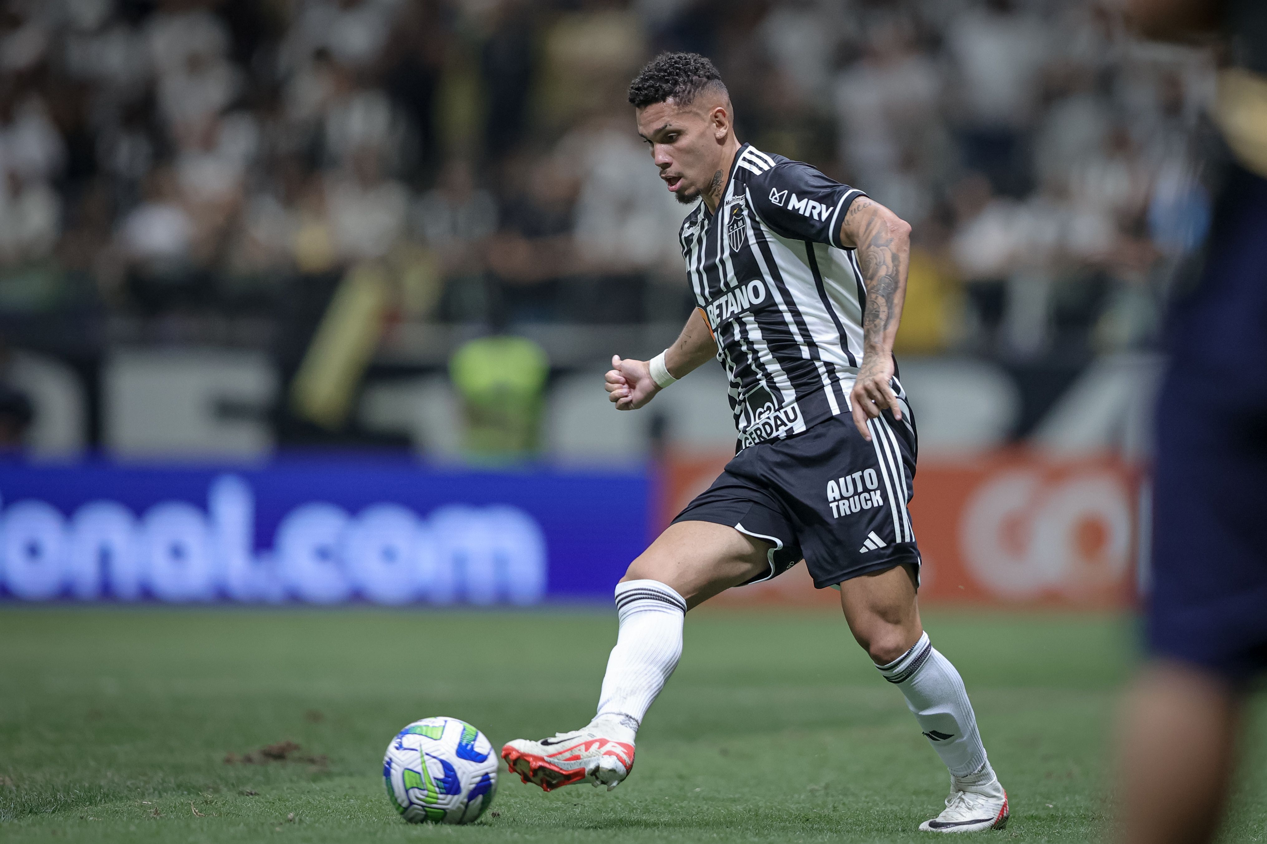 Artilheiro da Arena MRV, Paulinho marca para o Galo