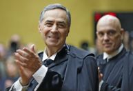 Posse de Barroso dá espaço à plateia LGBT, negra e feminina