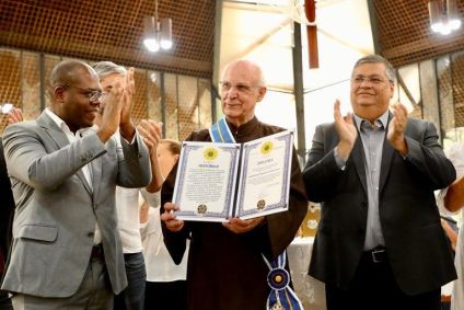 MJSP concede título de Grã-Cruz da Ordem do Mérito ao Padre Júlio Lancellotti
