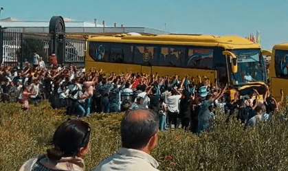 Ônibus do Al-Nassr é cercado por fãs iranianos em Teerã, capital do país