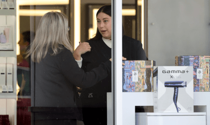 Filha de Eminem é flagrada trabalhando em salão de beleza em cidade pequena dos EUA