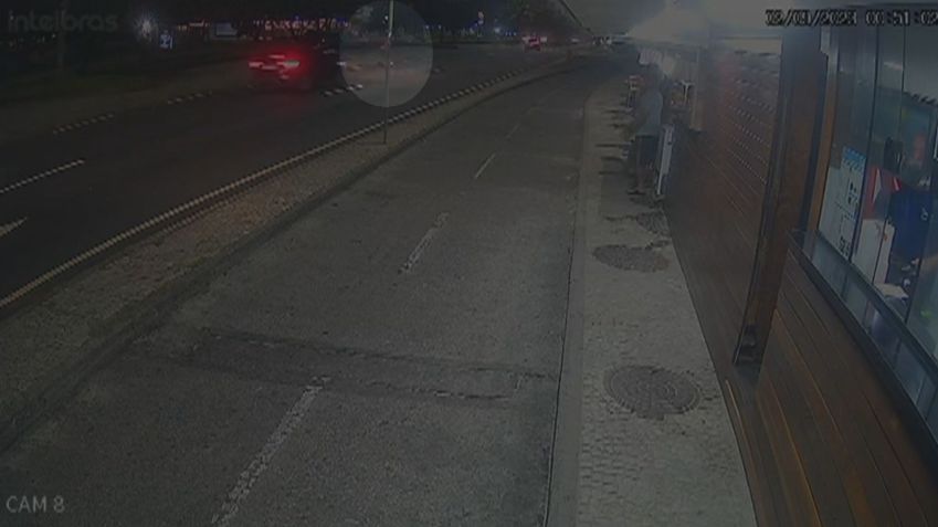 Imagem mostra momento em que ator Kayky Brito foi atropelado no Rio. • Reprodução/ CNN