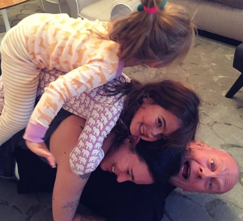 Esposa de Bruce Willis explica como família lida com doença do ator