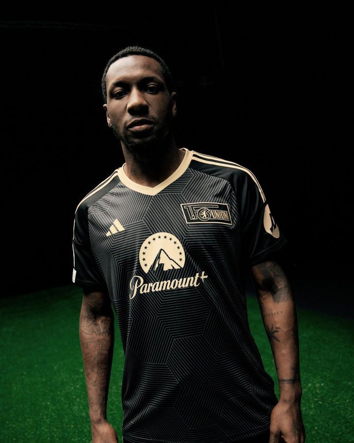 Union Berlin lançou camisa especial para a Champions / Divulgação/Adidas
