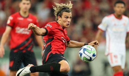 Canobbio em duelo pelo Athletico-PR na Ligga Arena