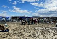 Chuvas e lama barram saída de 70 mil pessoas de festival em deserto nos EUA; polícia investiga morte