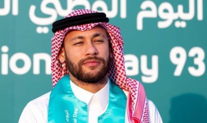 Neymar e elenco do Al-Hilal vestem roupas típicas e celebram “Dia da Arábia”; veja