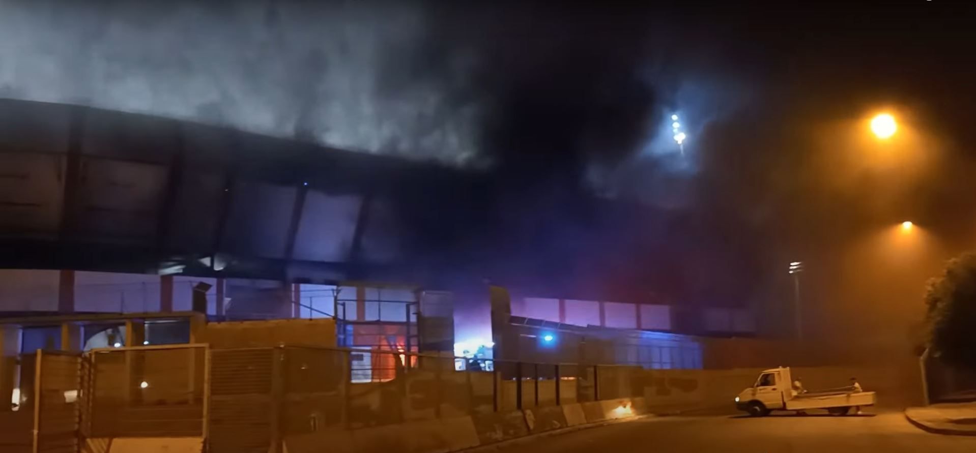 Torcedores ateiam fogo em estádio após derrota em clássico na Itália