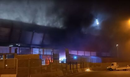 Torcedores ateiam fogo em estádio após derrota em clássico na Itália