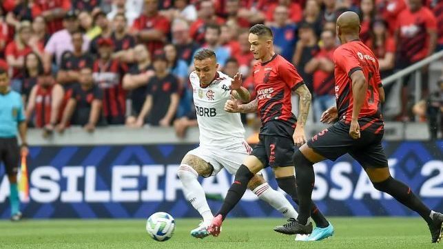 Athletico e Flamengo em partida do primeiro turno do Brasileirão