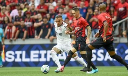 Athletico e Flamengo em partida do primeiro turno do Brasileirão