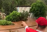 Ciclone no RS: vídeos mostram casas arrastadas, queda de ponte e usina em alerta