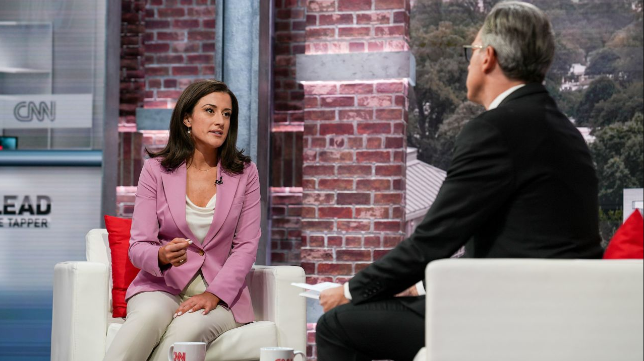 Ex-assessora da Casa Branca, Cassidy Hutchinson fala com Jake Tapper da CNN em Nova York / Laura Oliverio/CNN