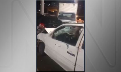 Imagem de destaque do post: Motorista invade estádio e mata uma pessoa atropelada em Juiz de Fora (MG)