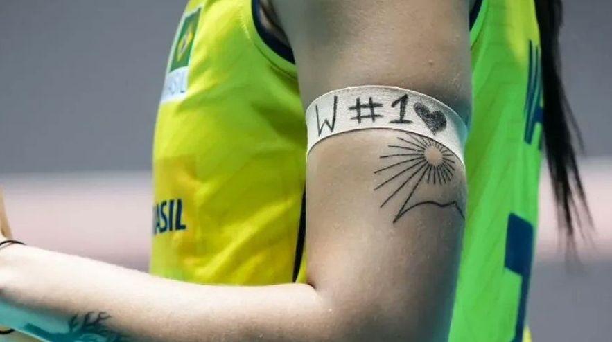 Homenagem das jogadoras da Seleção Brasileira de Vôlei à Walewska Oliveira